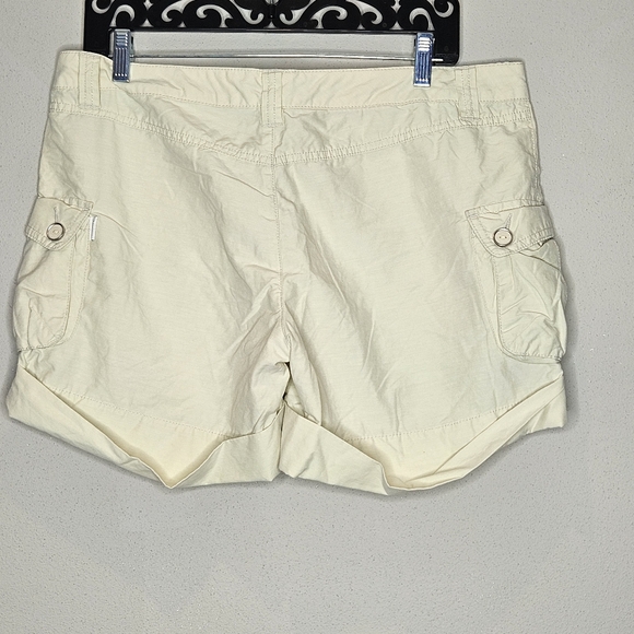 TommyJeans , ladies khaki shorts - Picture 4 of 4